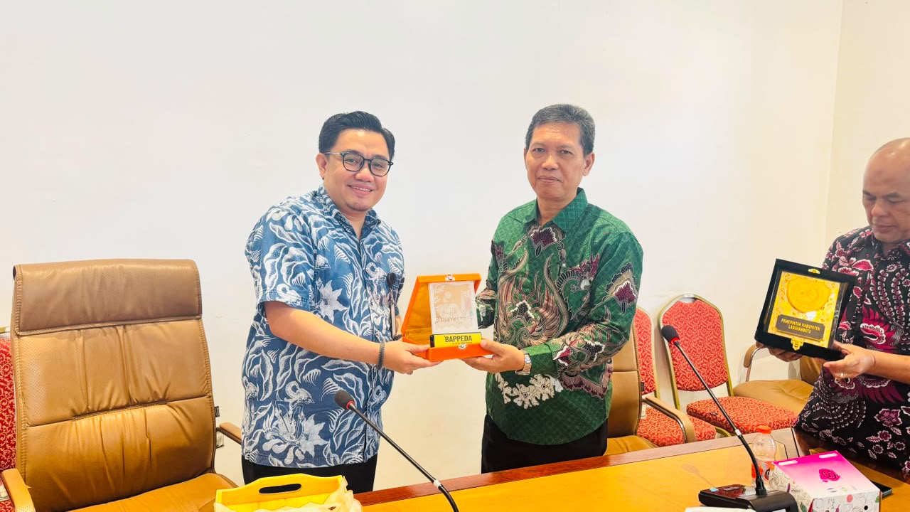 Kepala Bappeda Kabupaten Labuhanbatu Melaksanakan Koordinasi  ke Bappeda Kota Makasar terkait Evaluasi RPJMD dan Program Strategis Nasional