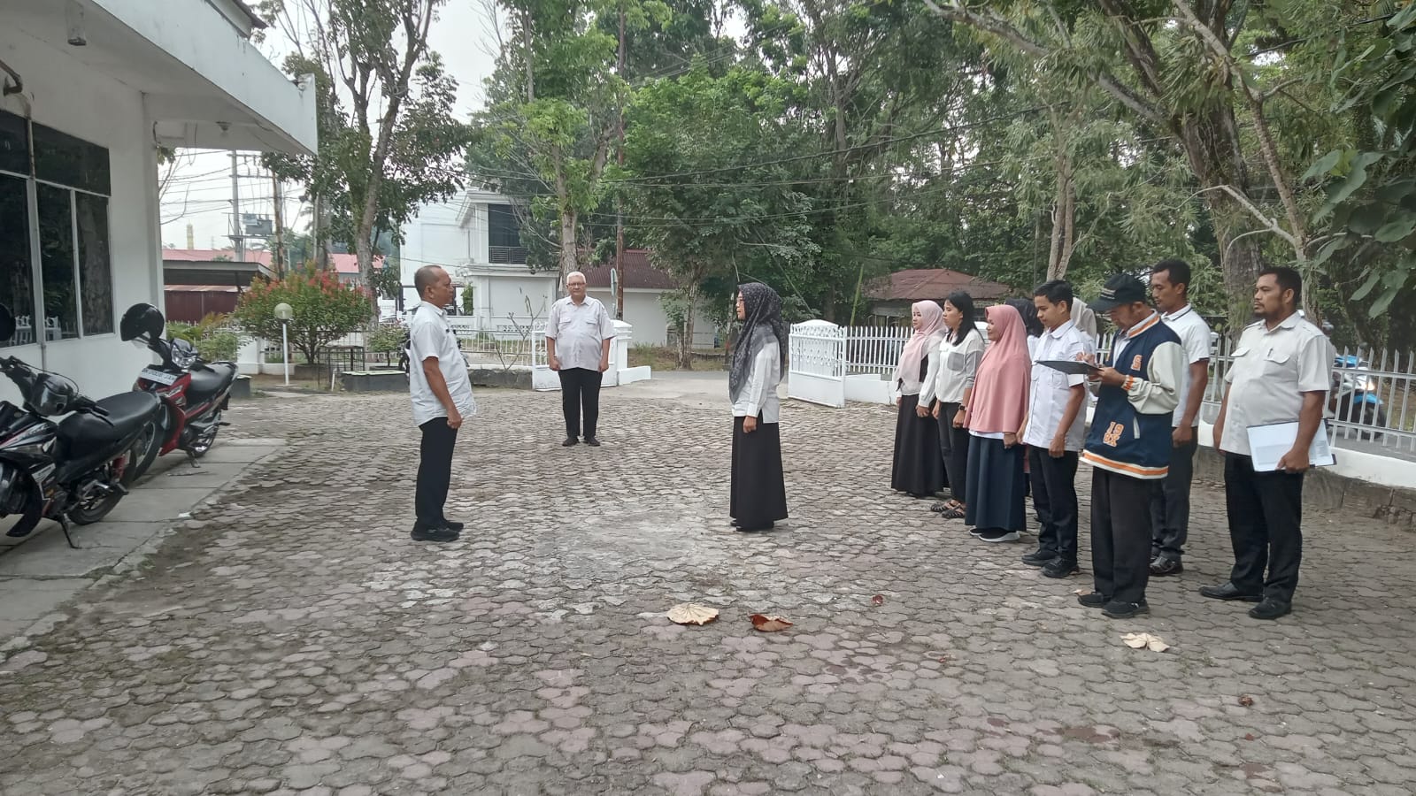 Kegiatan Apel Pagi di Bappeda dengan Pembina Apel Bidang Pemerintahan dan Pembangunan Manusia