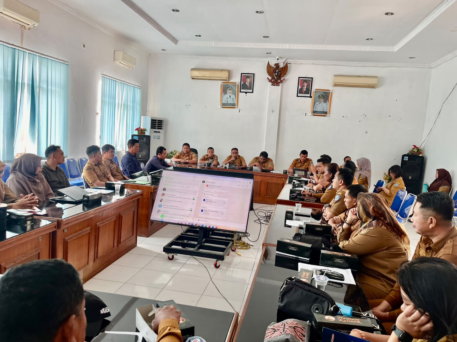 Rapat Penentuan Lokasi Pengusulan Proposal Program Kampung Kreatif Sumut Berkah Kabupaten Labuhanbatu yang di Hadirin Langsung oleh Bapak Zaid Harahap, S. Sos, MM., Asisten Pemerintahan dan Kesejahteraan Rakyat Setdakab Labuhanbatu